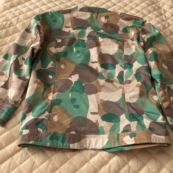 Tribal Studios cropped ligtweight jean jacket. SZ-L - Picture 5 of 5